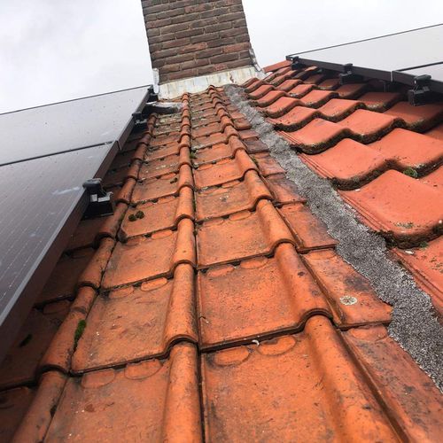 Hellend dak Maartensdijk met oude dakpannen